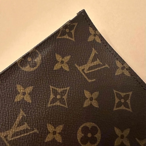 Louis Vuitton LV Toiletry 26 - Picture 7 of 10